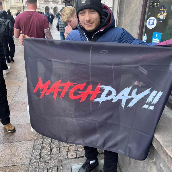 Matchday  vlag zwart rood wit voor echte voetbalfans en stadion sfeer | Skilliecam